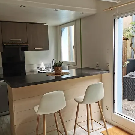 Апартаменты Nice Apartment Bordeaux With Terrace *